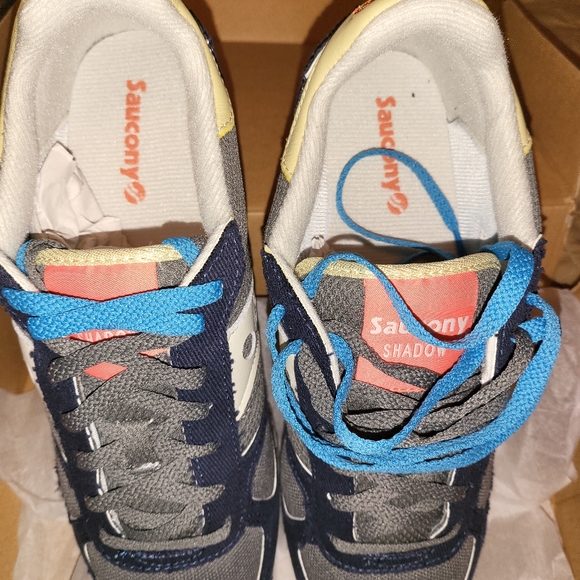 Sneakers - Picture 2 of 6